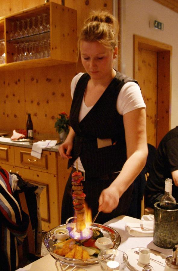 פיליסור Hotel Grischuna מראה חיצוני תמונה