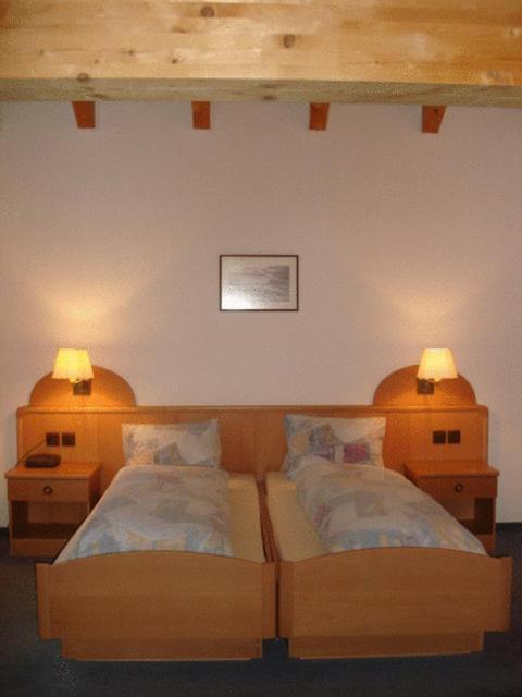 פיליסור Hotel Grischuna מראה חיצוני תמונה