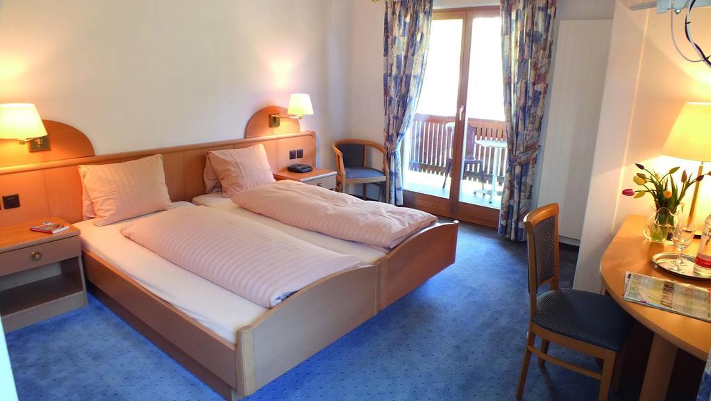 פיליסור Hotel Grischuna מראה חיצוני תמונה